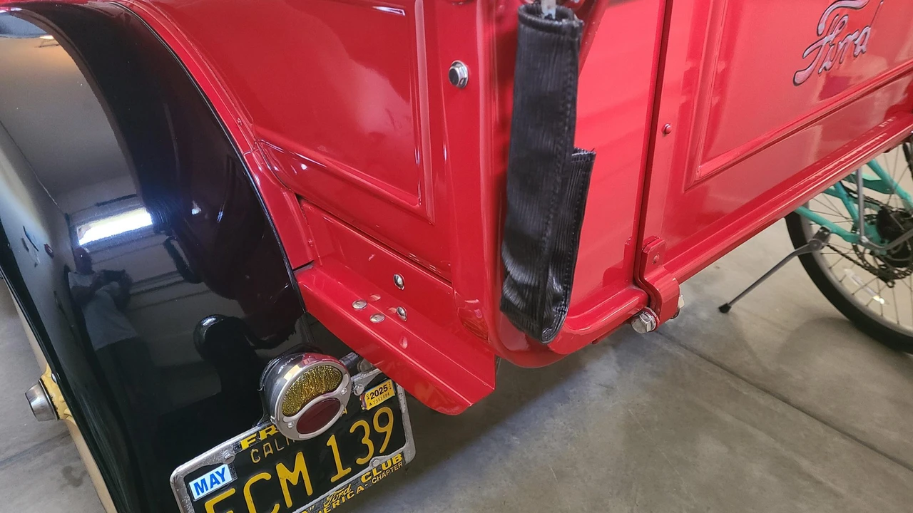 1929 Ford Model A Pickup & Model AA - Image 16 of 31