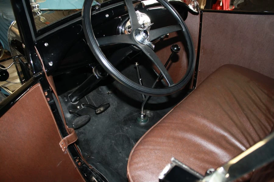 1929 Ford Model A Pickup & Model AA - Image 4 of 8