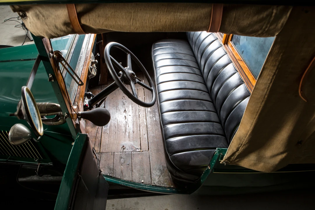1929 Ford Model A Pickup & Model AA - Image 3 of 4