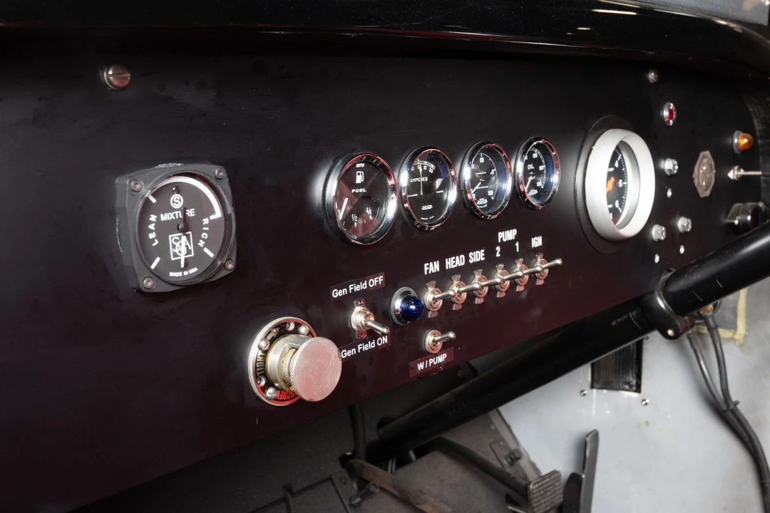 Stutz Vertical Eight - Image 7 of 10