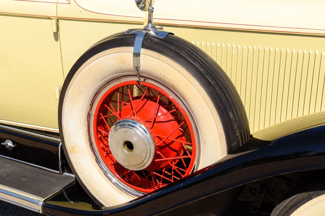 1930 Cadillac V-12 - Image 3 of 14