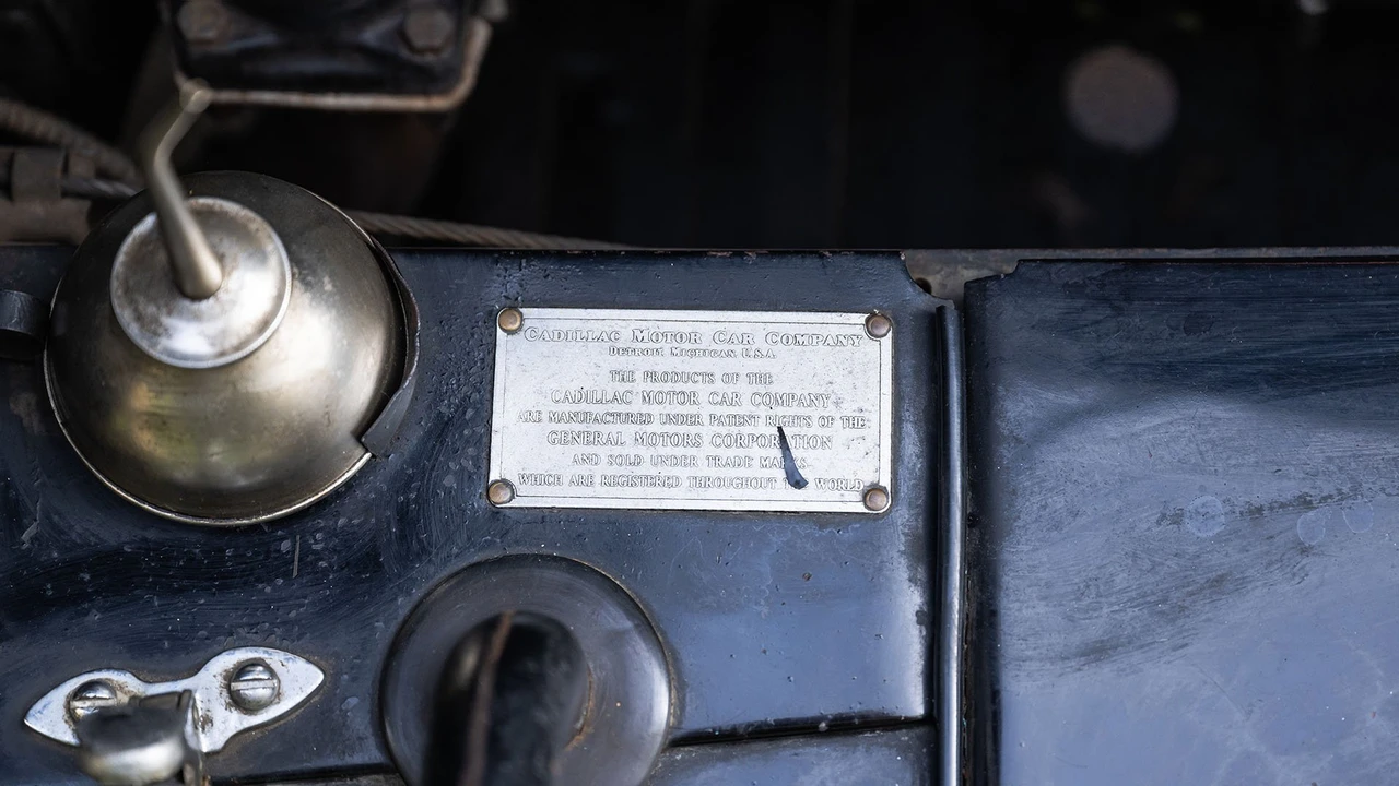 1930 Cadillac V-12 - Image 18 of 31