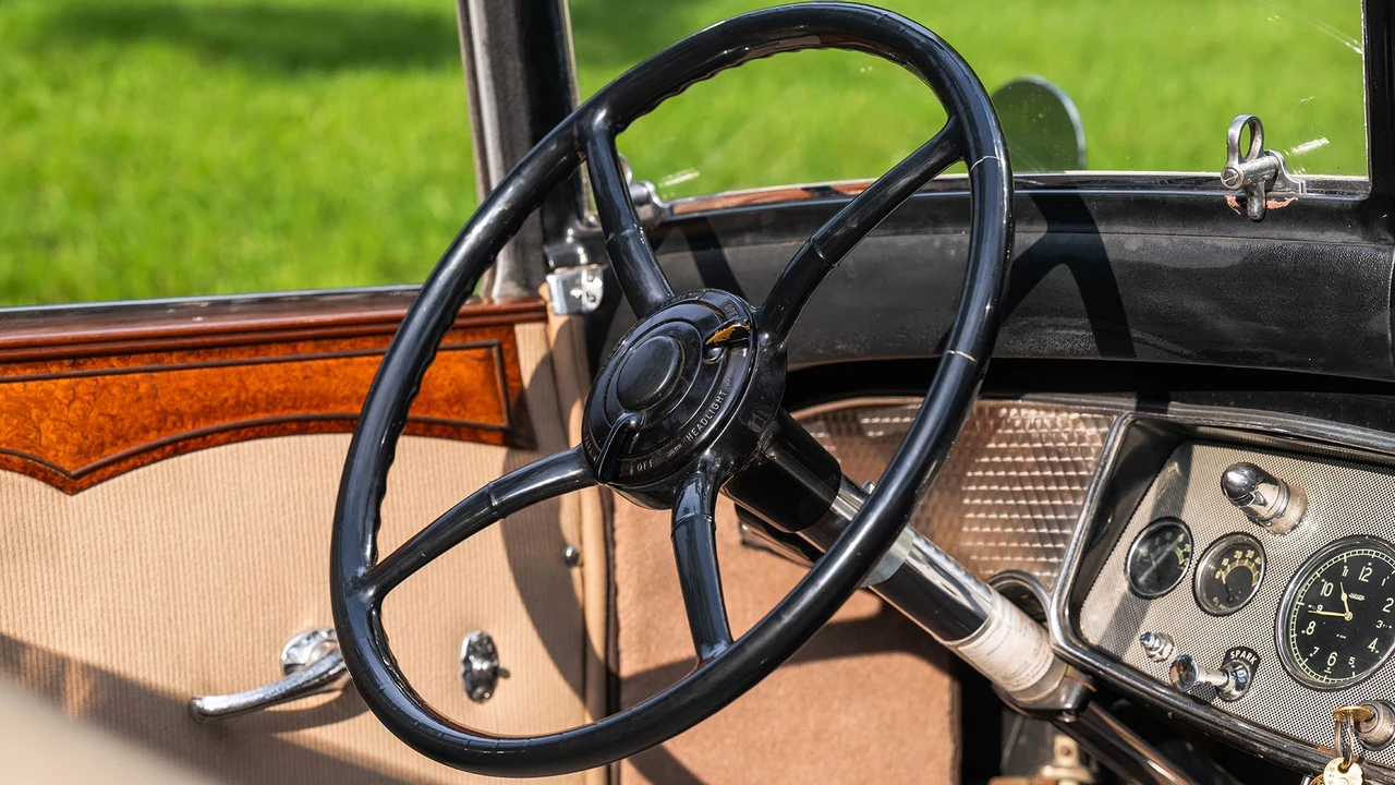 1930 Cadillac V-12 - Image 3 of 31