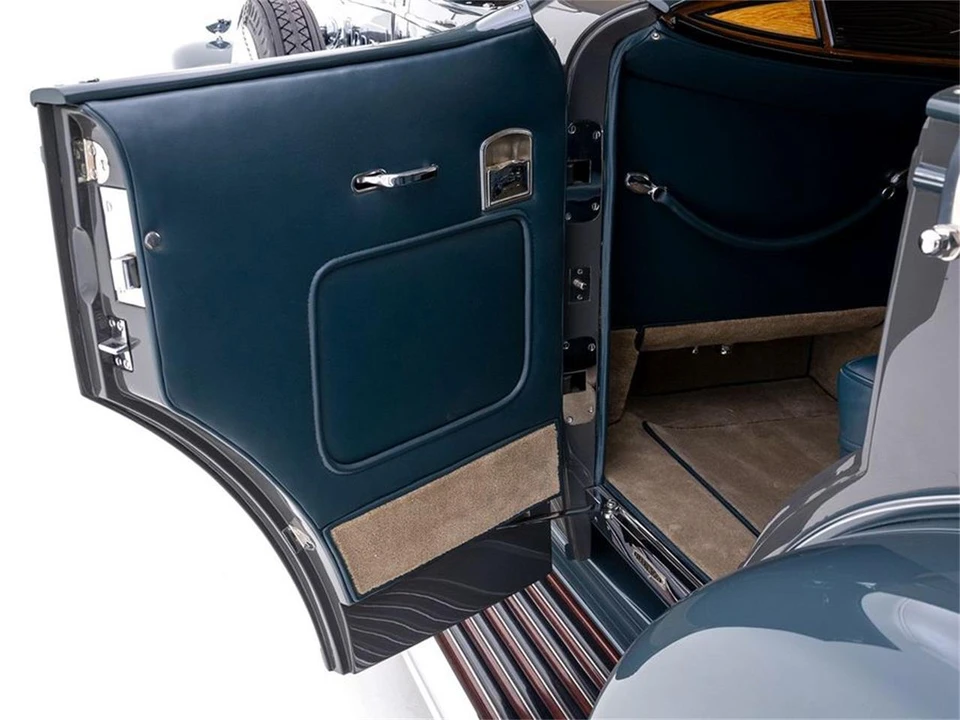 1930 Cadillac V-12 - Image 15 of 31