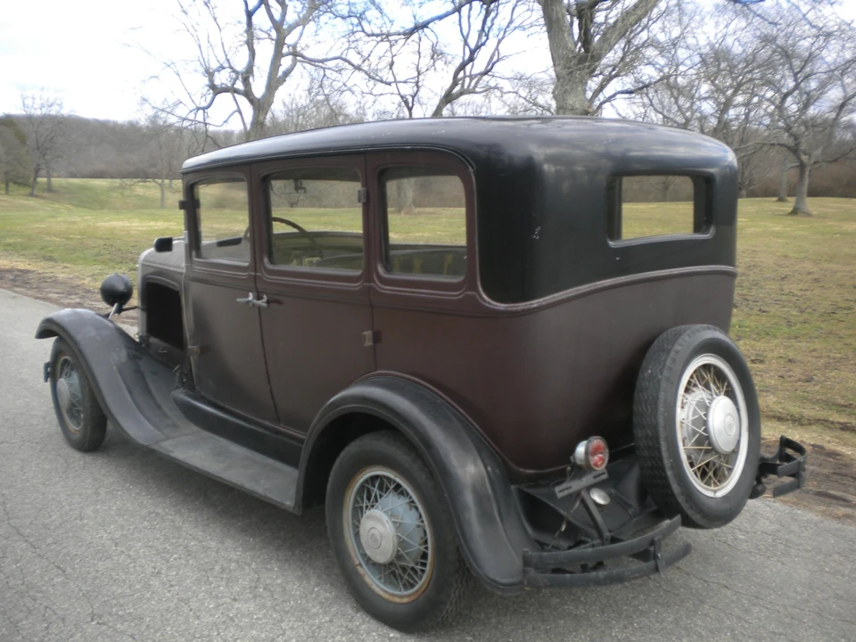 1930 - Image 4 of 21
