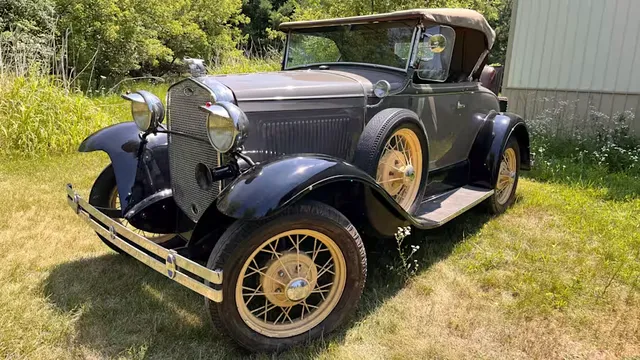 1930 Ford Model A Deluxe Roadster