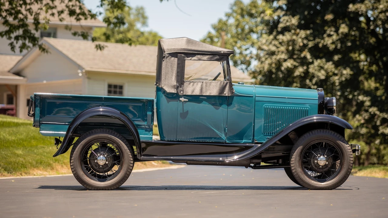 1930 Ford Model A Pickup & Model AA - Image 8 of 27