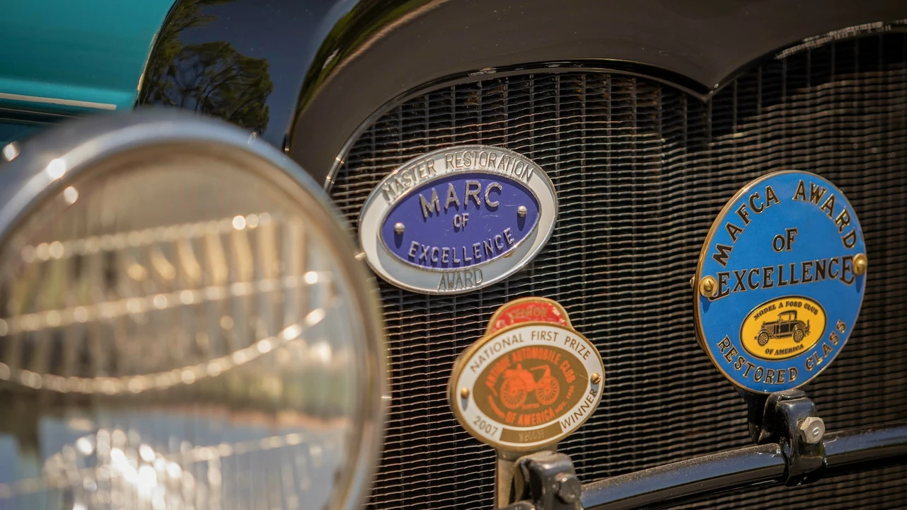 1930 Ford Model A Pickup & Model AA - Image 9 of 27