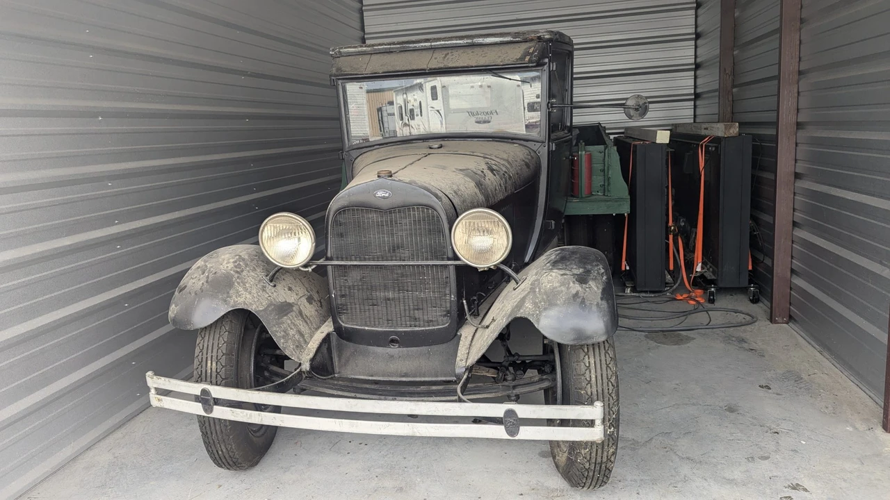 1930 Ford Model A Pickup & Model AA - Image 29 of 31