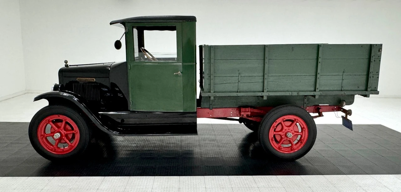 1930 International - Image 2 of 12