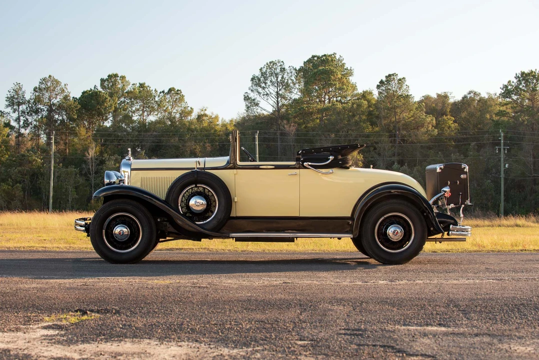 1930 LaSalle - Image 2 of 31
