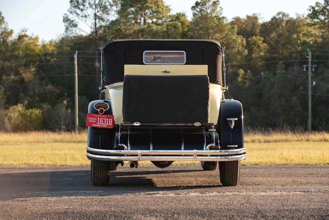 1930 LaSalle - Image 4 of 31