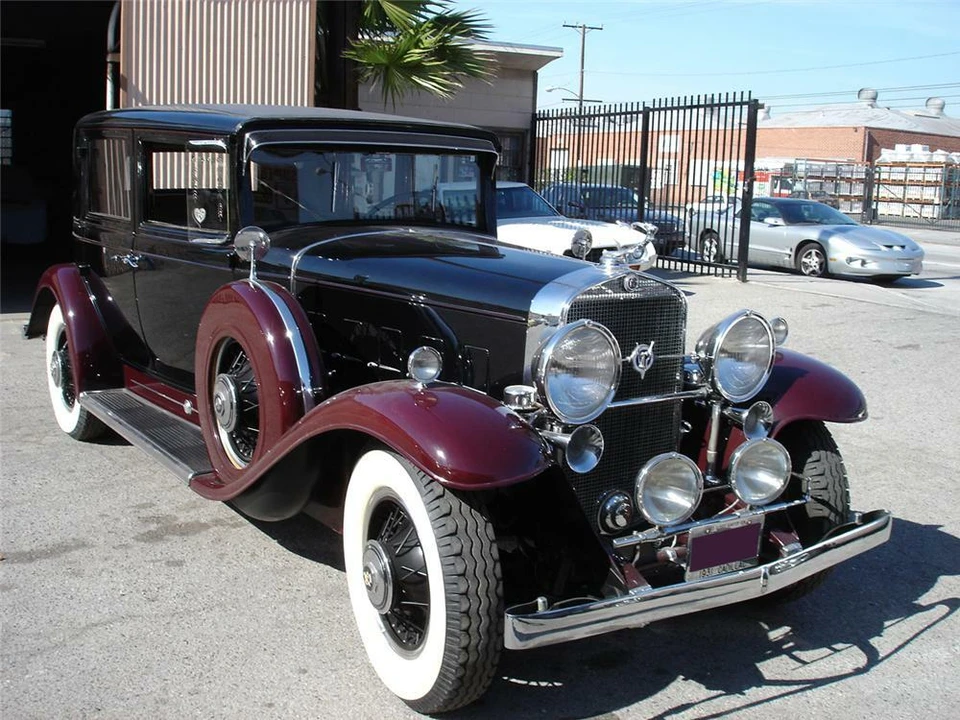 1931 Cadillac V-12 - Image 2 of 5