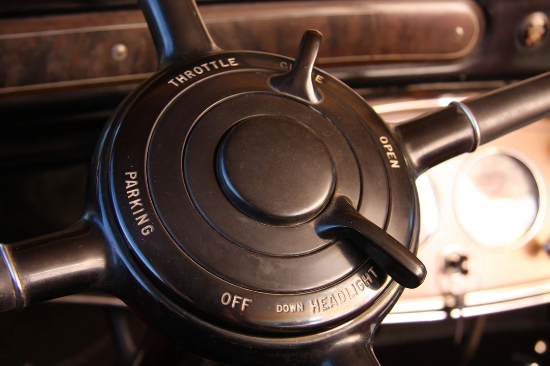 1931 Cadillac V-12 - Image 14 of 25