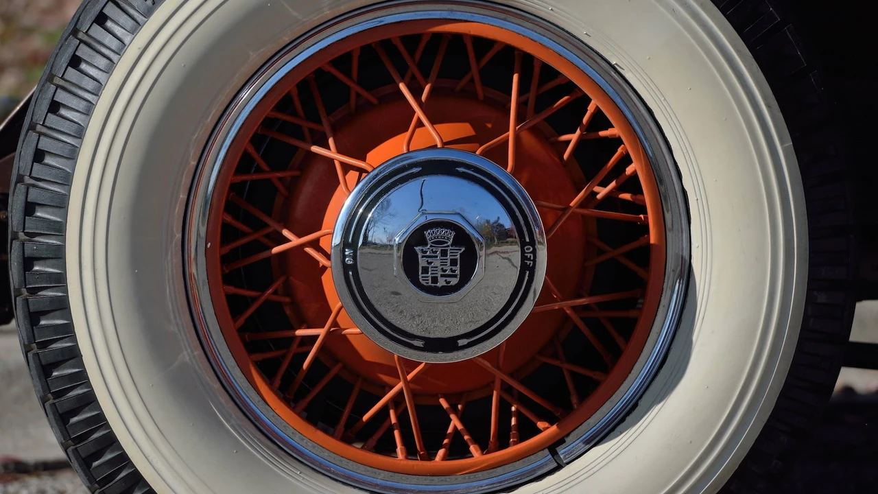 1931 Cadillac V-12 - Image 15 of 31