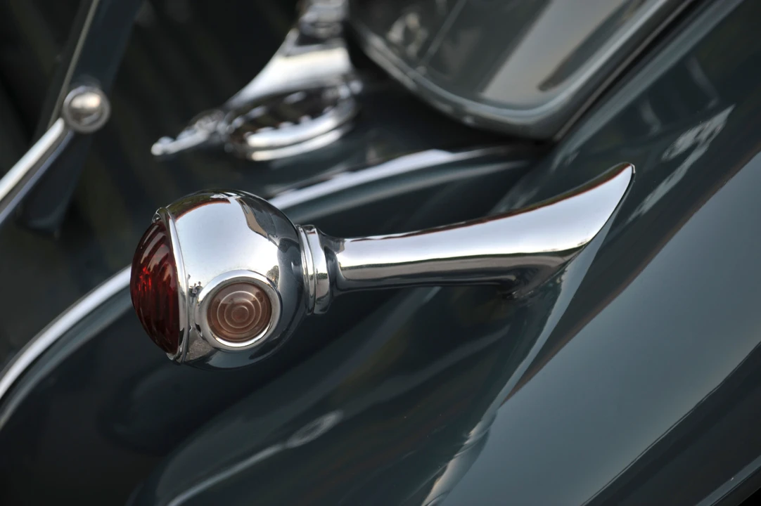 1931 Cadillac V-12 - Image 2 of 10