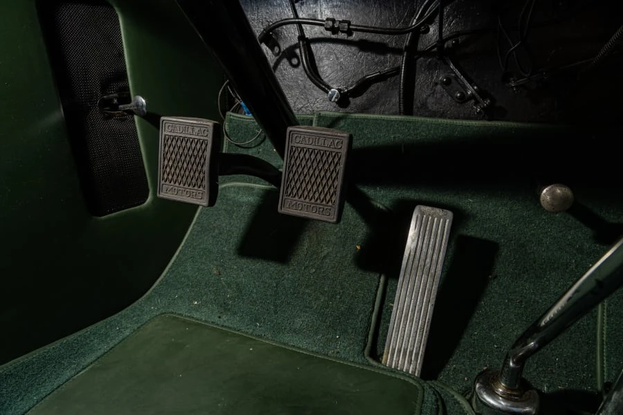 1931 Cadillac V-12 - Image 24 of 31