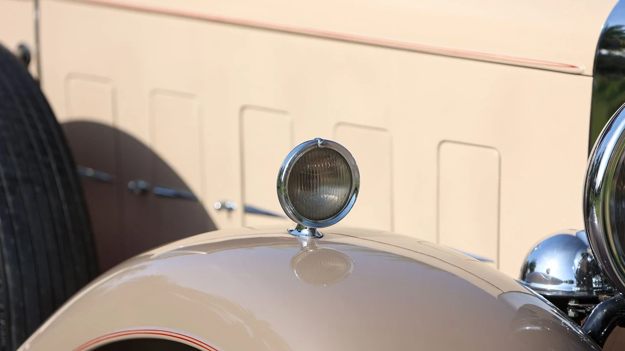 1931 Cadillac V-12 - Image 2 of 31
