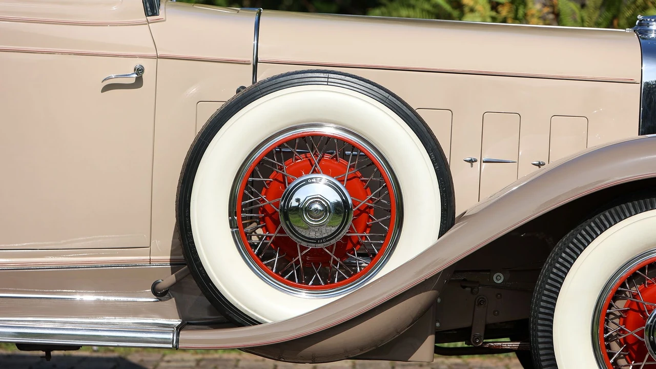 1931 Cadillac V-12 - Image 3 of 31