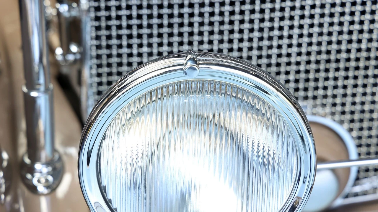 1931 Cadillac V-12 - Image 24 of 31