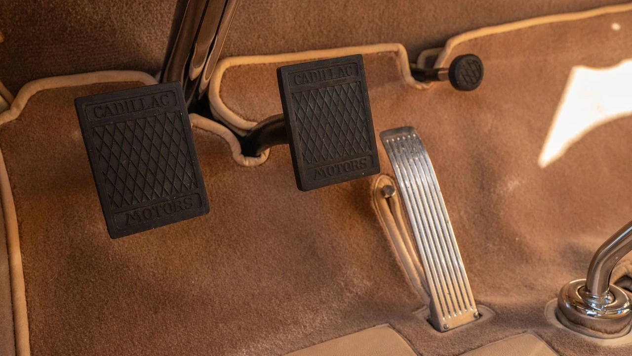 1931 Cadillac V-12 - Image 16 of 31