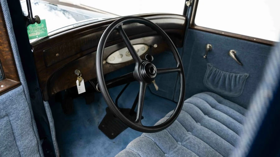 1931 DeSoto - Image 28 of 31