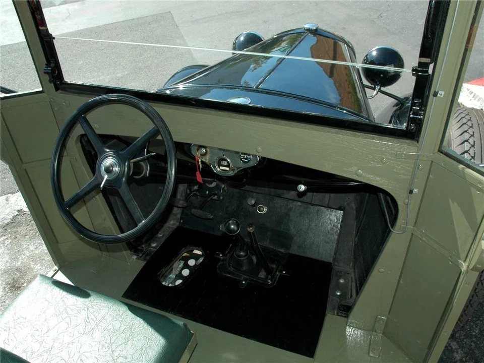 1931 Ford Model A Pickup & Model AA - Image 3 of 4