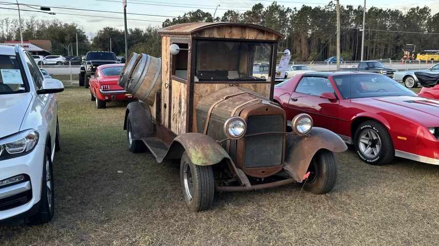 1931 Ford Model A Pickup & Model AA - Image 3 of 6