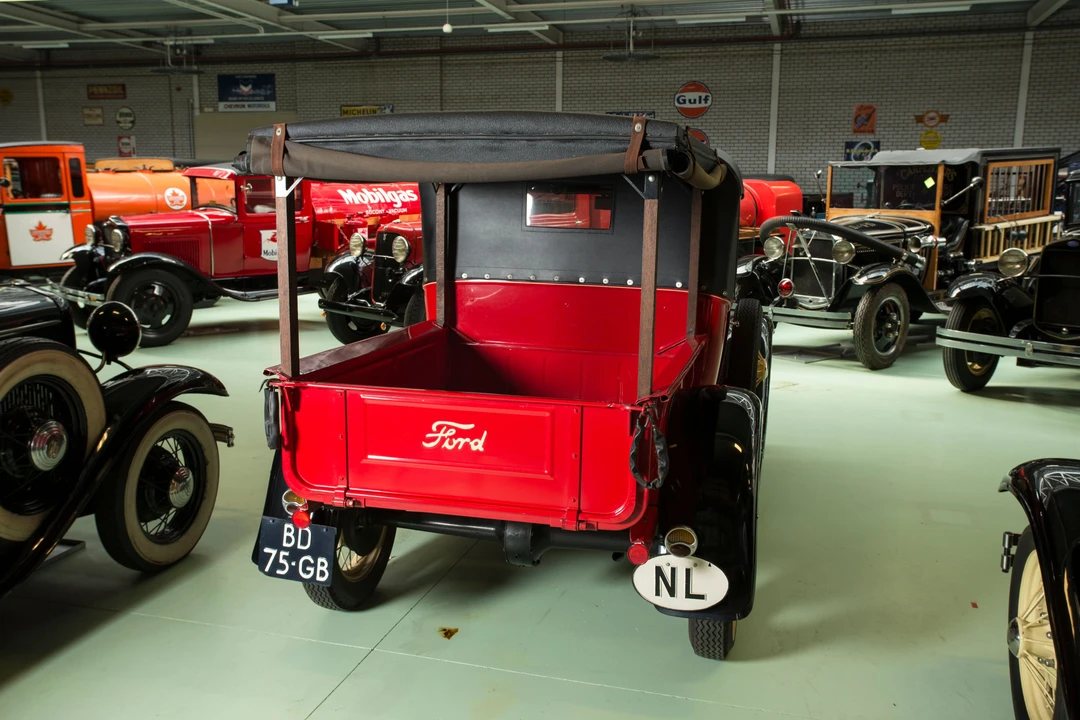 1931 Ford Model A Pickup & Model AA - Image 2 of 4