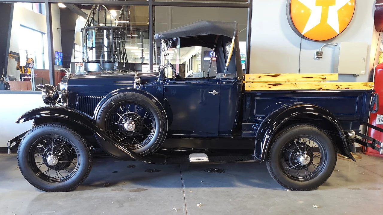 1931 Ford Model A Pickup & Model AA - Image 2 of 7