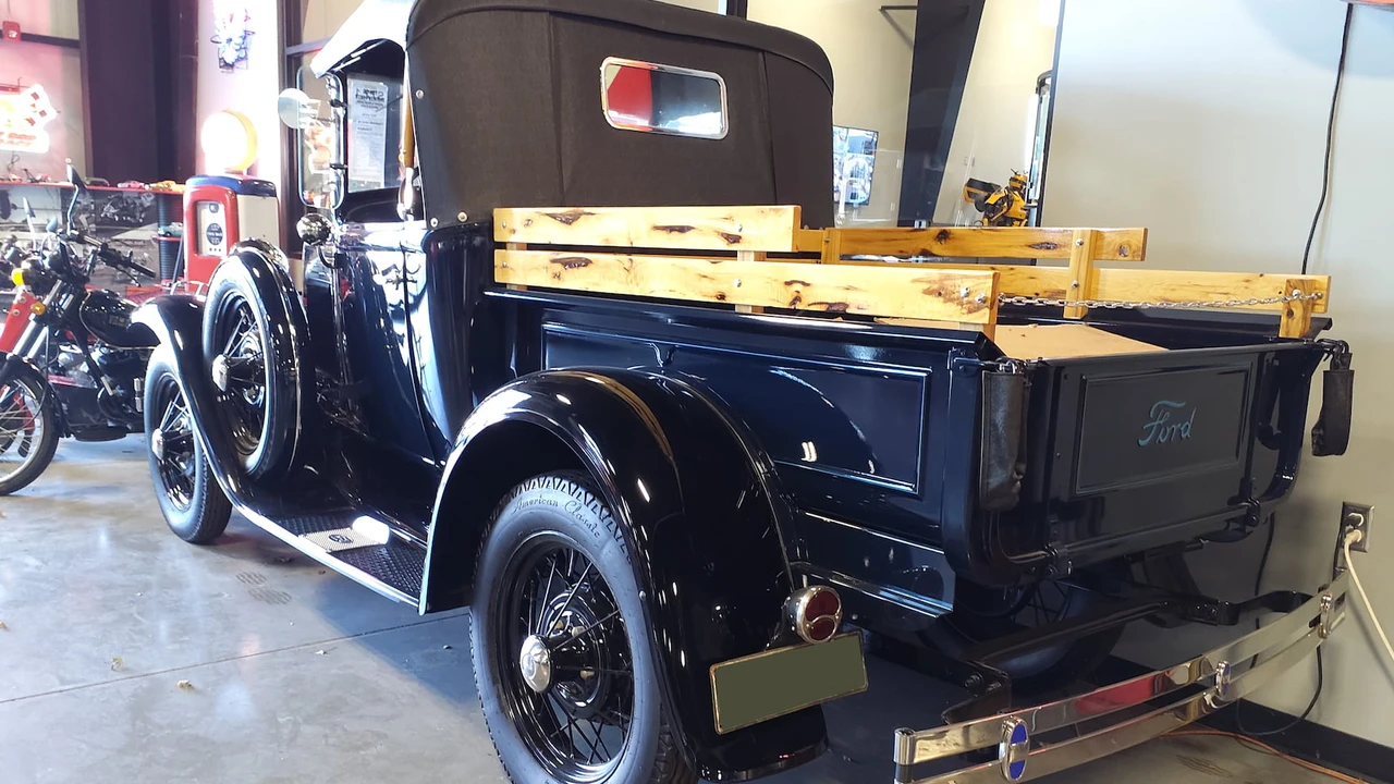 1931 Ford Model A Pickup & Model AA - Image 3 of 7
