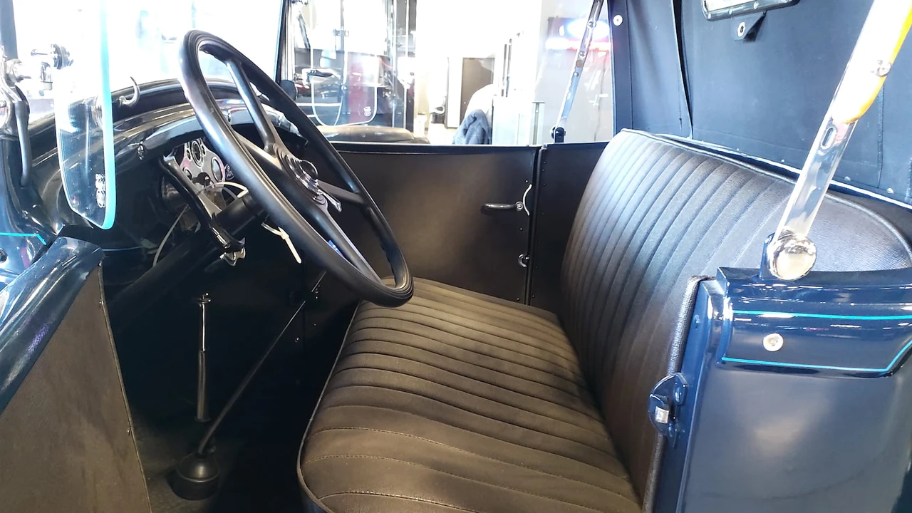 1931 Ford Model A Pickup & Model AA - Image 4 of 7