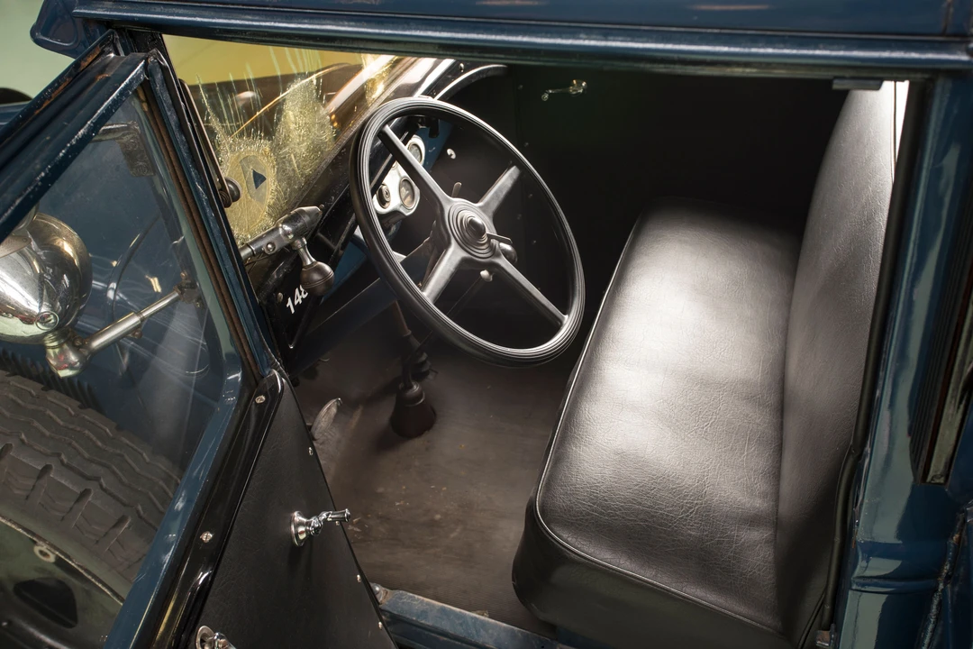 1931 Ford Model A Pickup & Model AA - Image 3 of 4