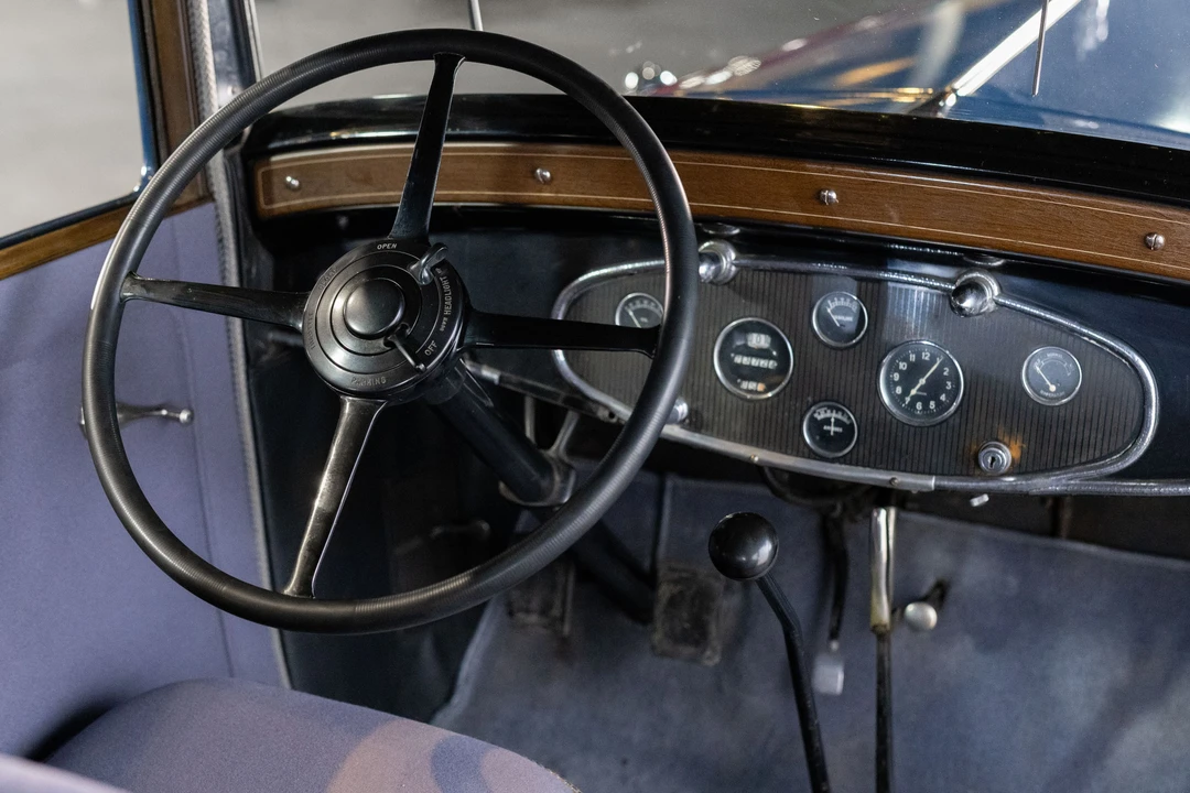 1931 LaSalle - Image 16 of 23