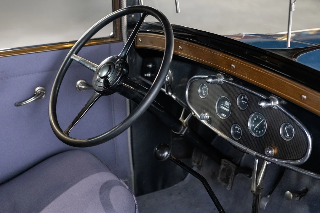 1931 LaSalle - Image 2 of 23