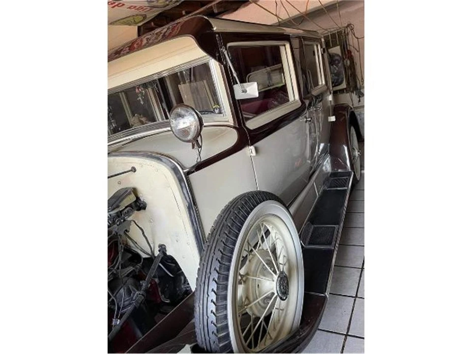 1931 LaSalle - Image 2 of 8