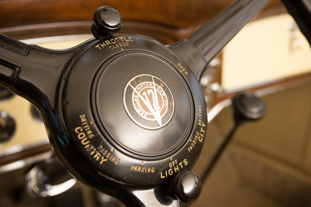 1932 Cadillac V-12 - Image 8 of 20