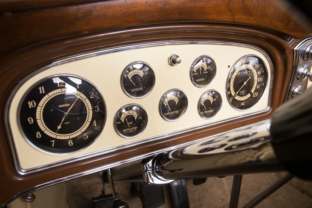 1932 Cadillac V-12 - Image 9 of 20