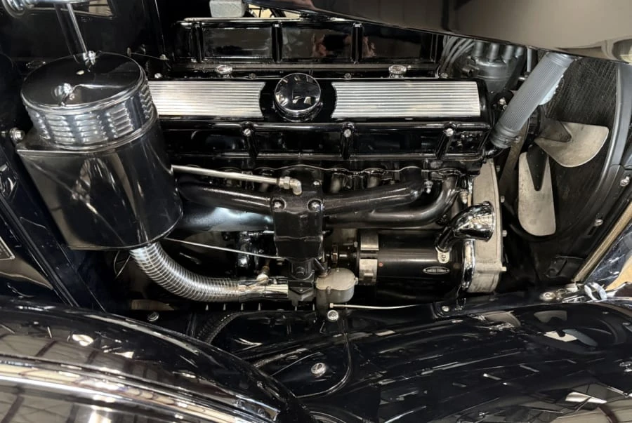 1932 Cadillac V-12 - Image 12 of 13
