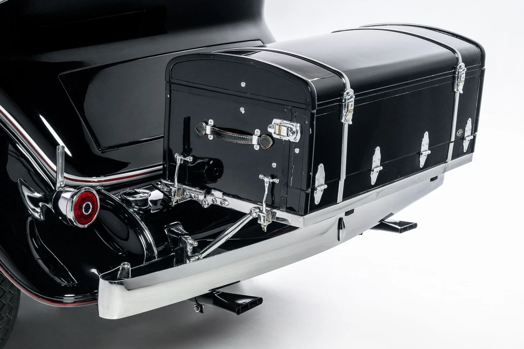 1932 Cadillac - Image 2 of 31