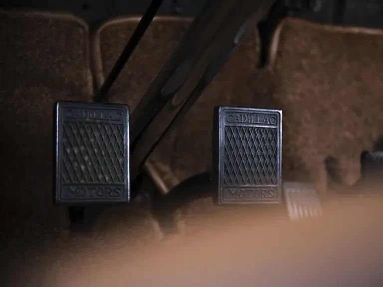 1932 Cadillac V-12 - Image 17 of 31