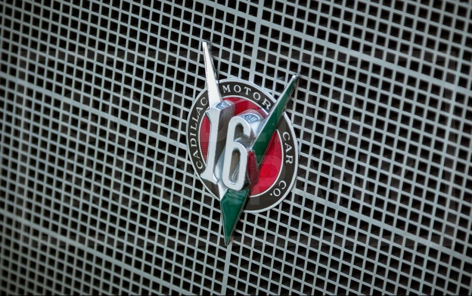 1932 Cadillac V-12 - Image 10 of 11