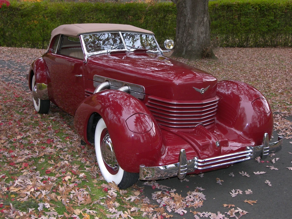 1932 Cord 810 & 812 - Image 6 of 7