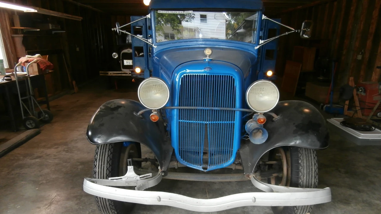 1932 Ford Model A Pickup & Model AA - Image 5 of 8
