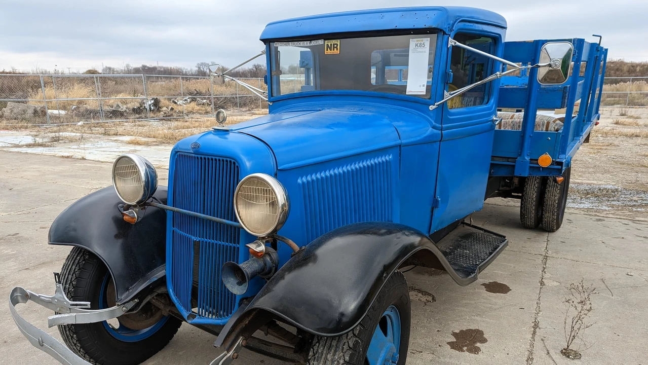 1932 Ford Model A Pickup & Model AA - Image 3 of 8