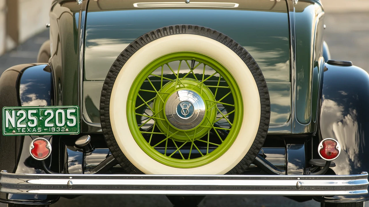 1932 Ford Model 18 & 40 - Image 12 of 19