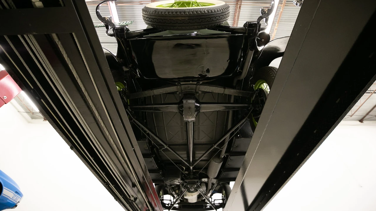 1932 Ford Model 18 & 40 - Image 17 of 19
