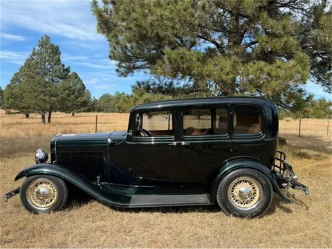 1932 Ford Model 18 Sedan