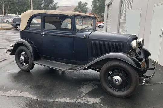 1932 Ford Model 18 400-B Convertible Sedan