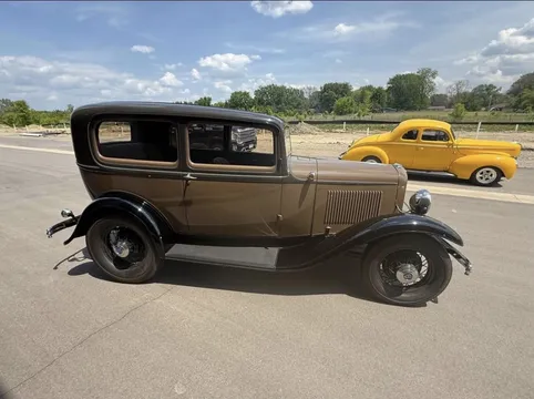 1932 Ford Model 18 Tudor